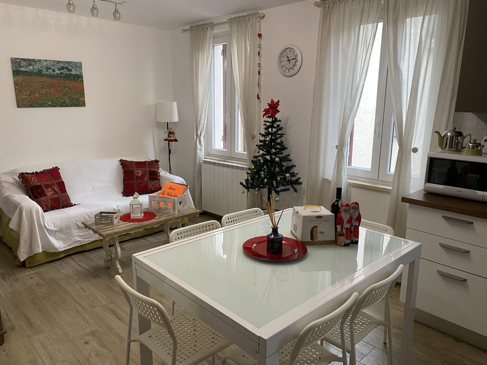 Apartment | Dining