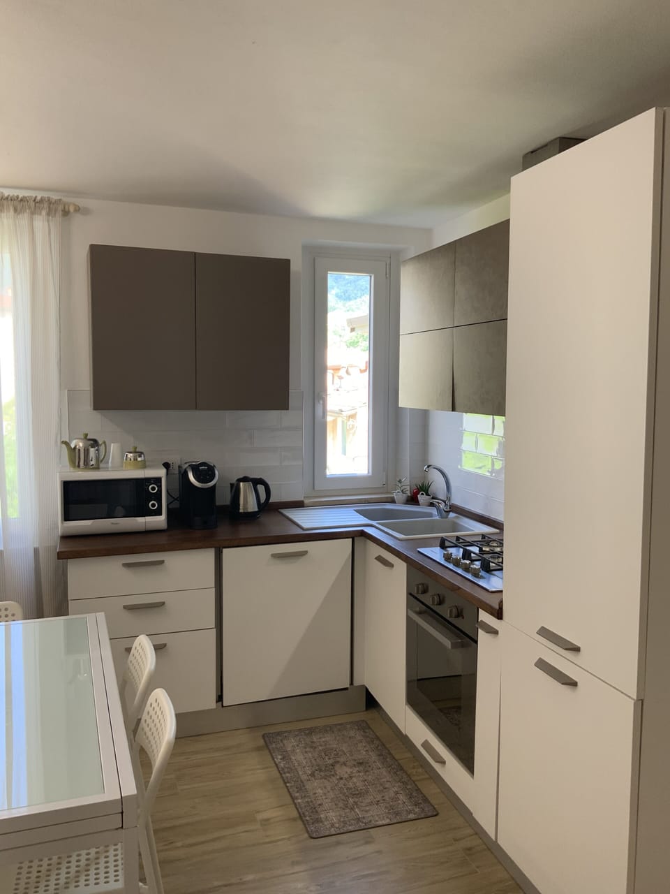 Apartment | Private kitchen | Fridge, microwave, oven, stovetop