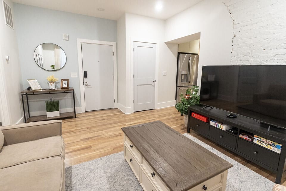 Living room (showing front door).
