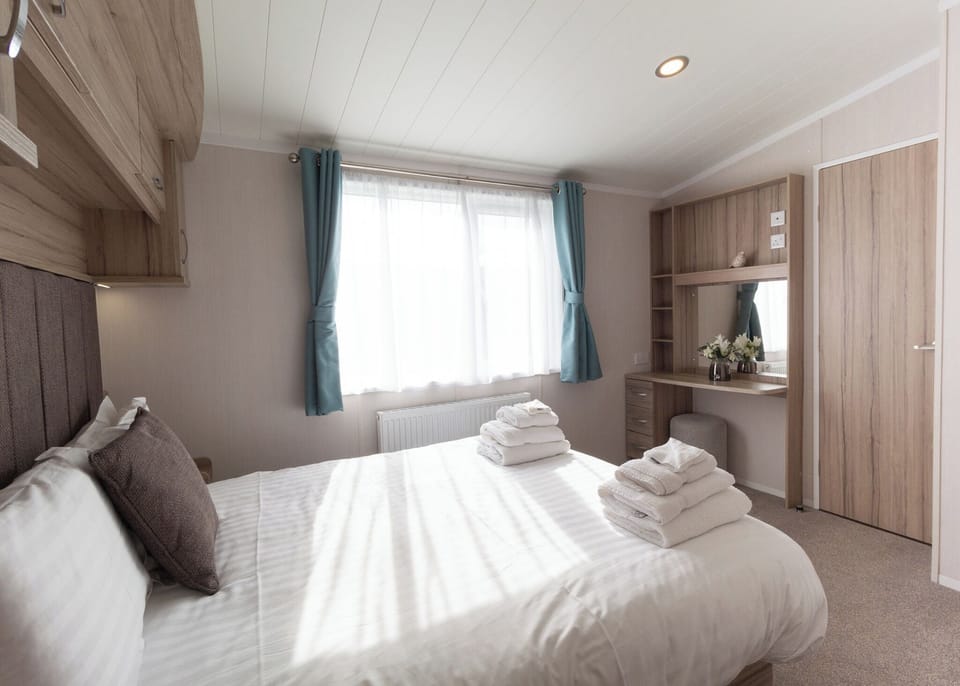 Bedroom, Bed
