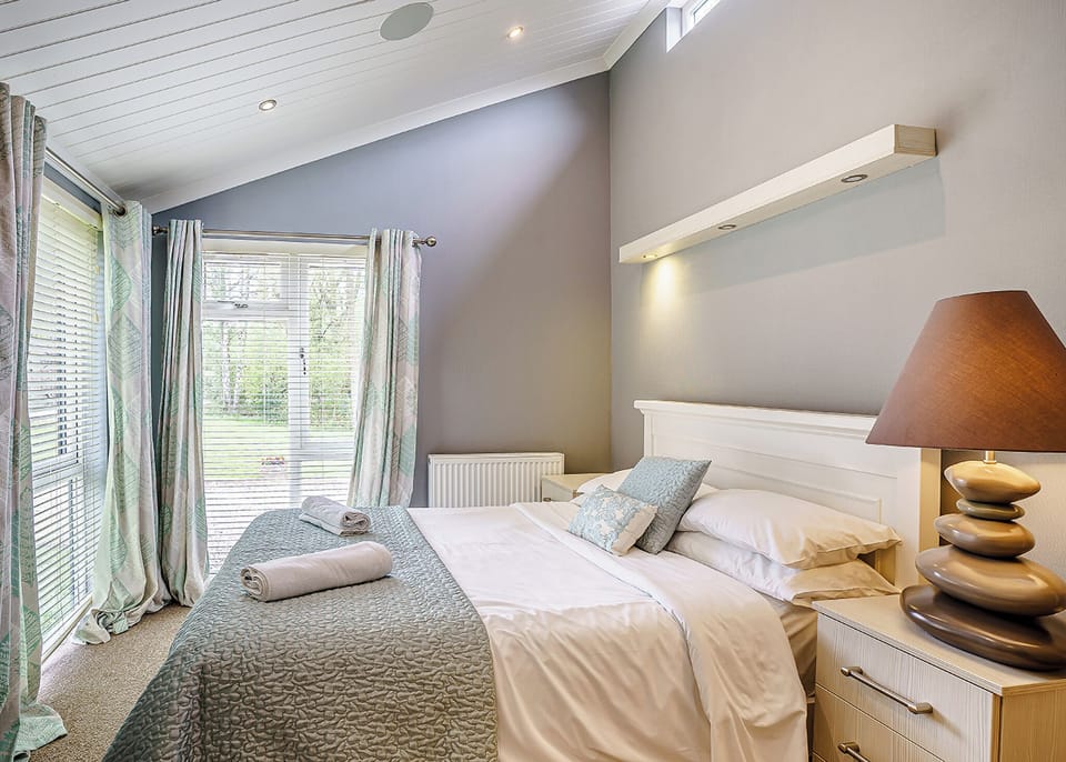 Bedroom, Bed
