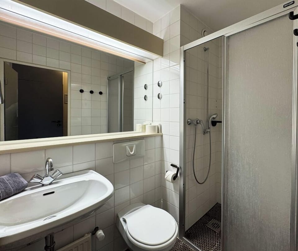 Standard Double Room, Balcony | Bathroom | Shower, hair dryer, towels