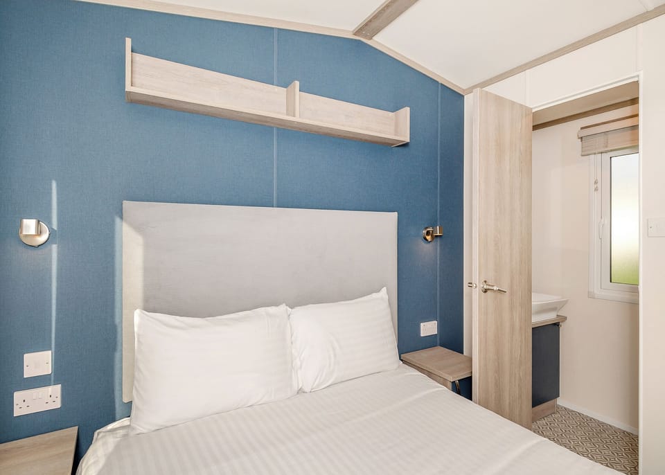 Bedroom, Bed, House