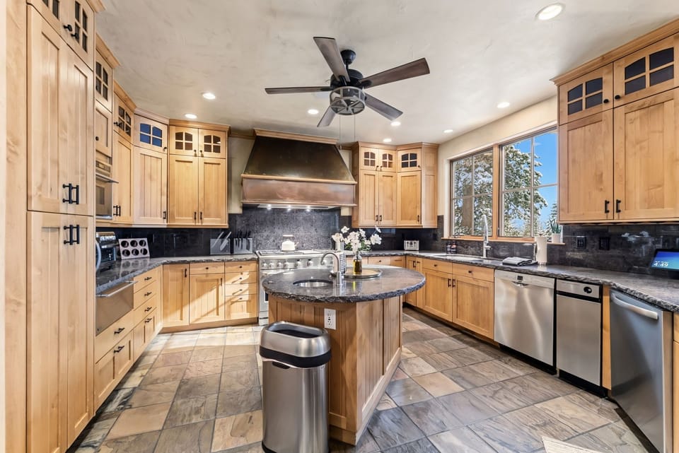 Gourmet Kitchen — Pro-grade appliances, upscale dinnerware for 40, and catering options—built for hosting beautifully, effortlessly, and often. 🍽️✨