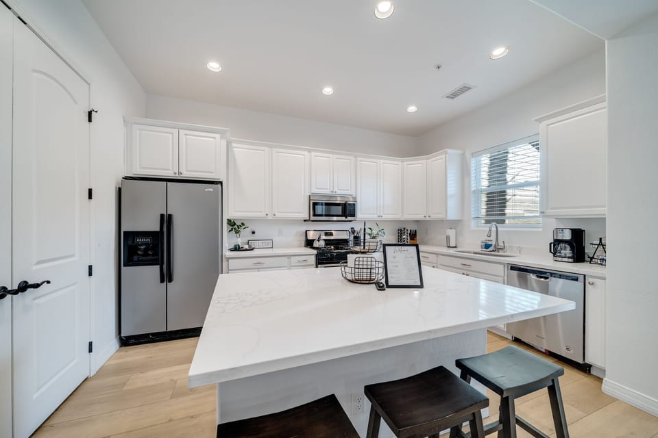 You'll find everything you need in this well-stocked kitchen.
