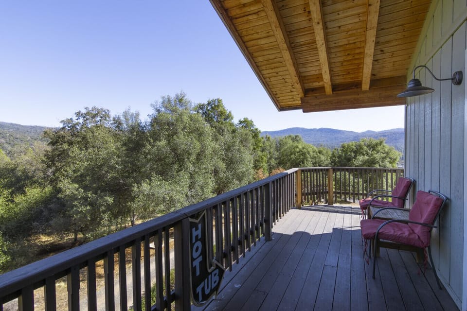 Spacious deck with VIEWS
