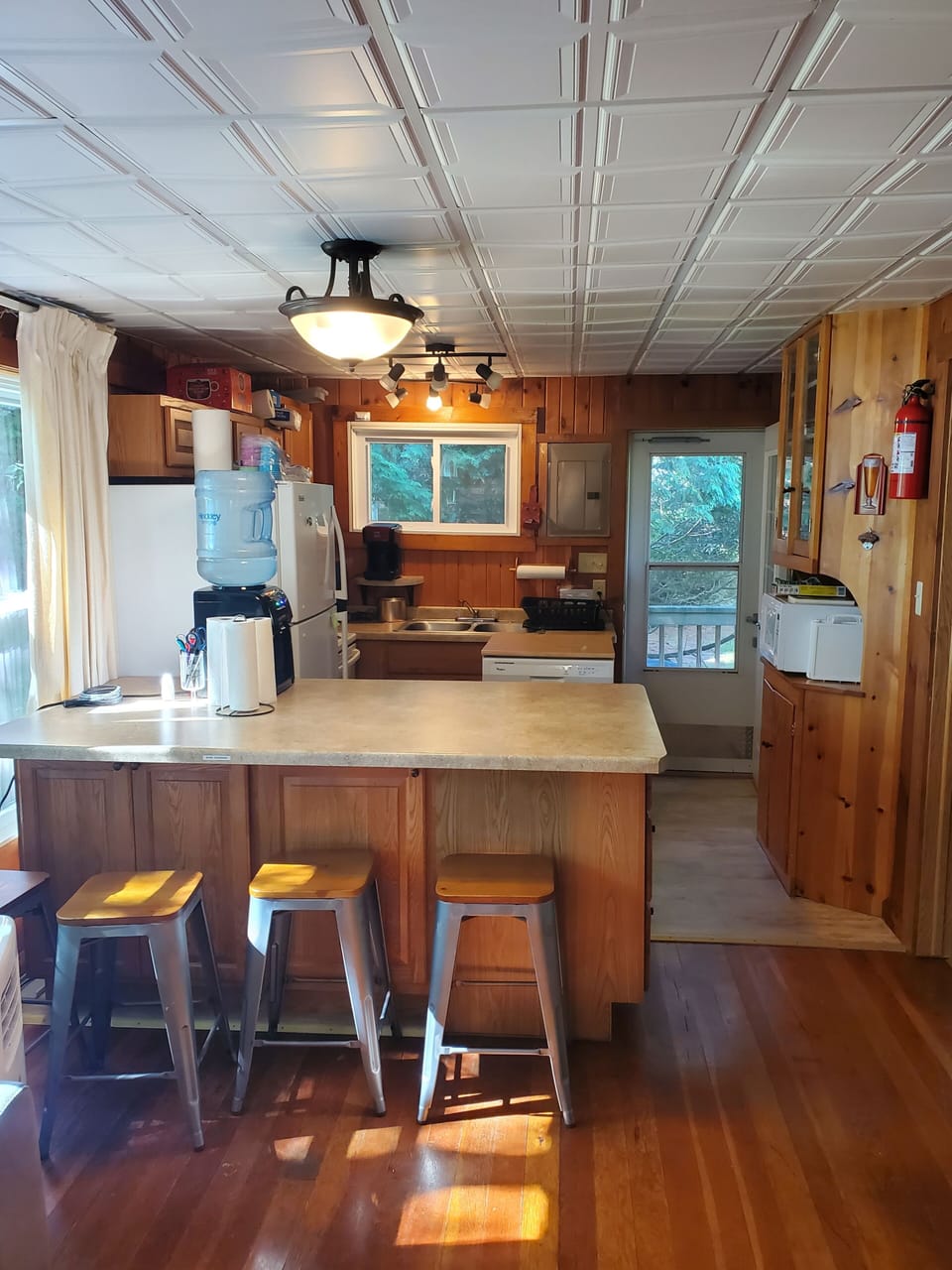 Kitchen and main entrance 