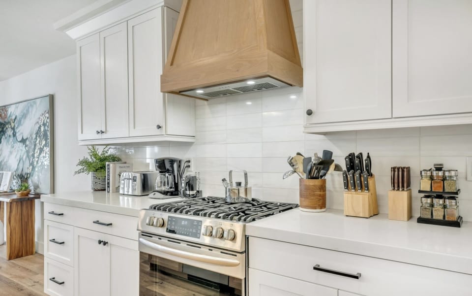 Kitchen - this shows oven 1 (there are two)