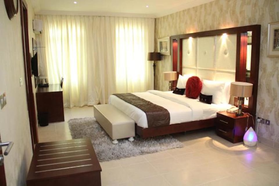 Egyptian cotton sheets, premium bedding, pillowtop beds, in-room safe