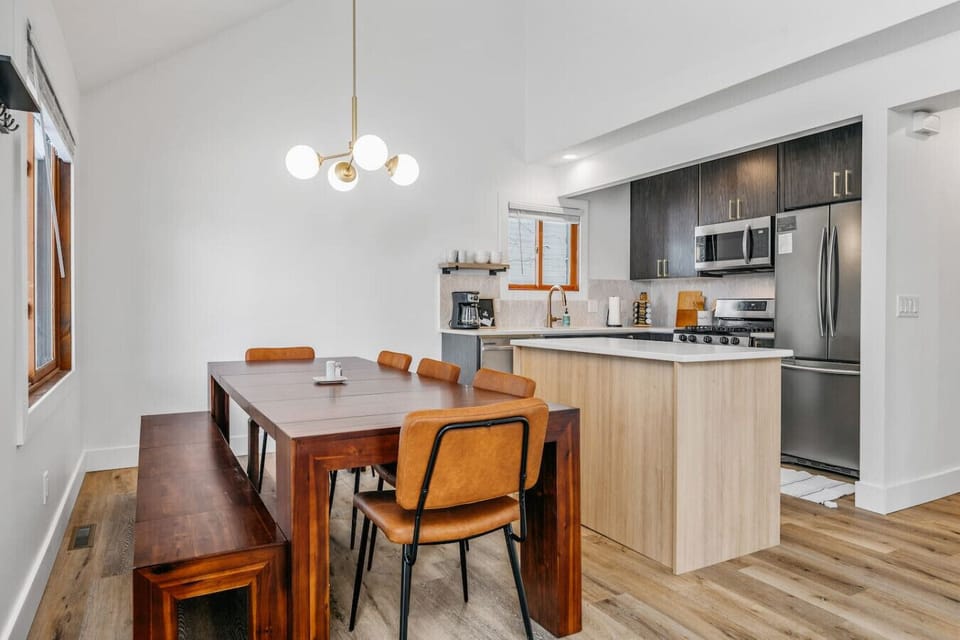 Dining room seating for up to 12