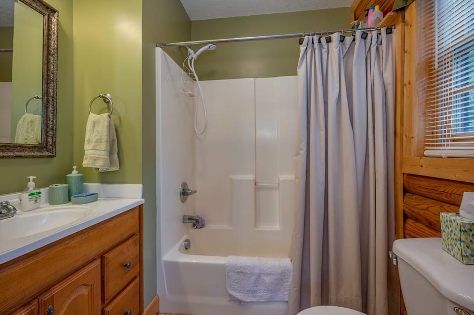 Full Bathroom #1
