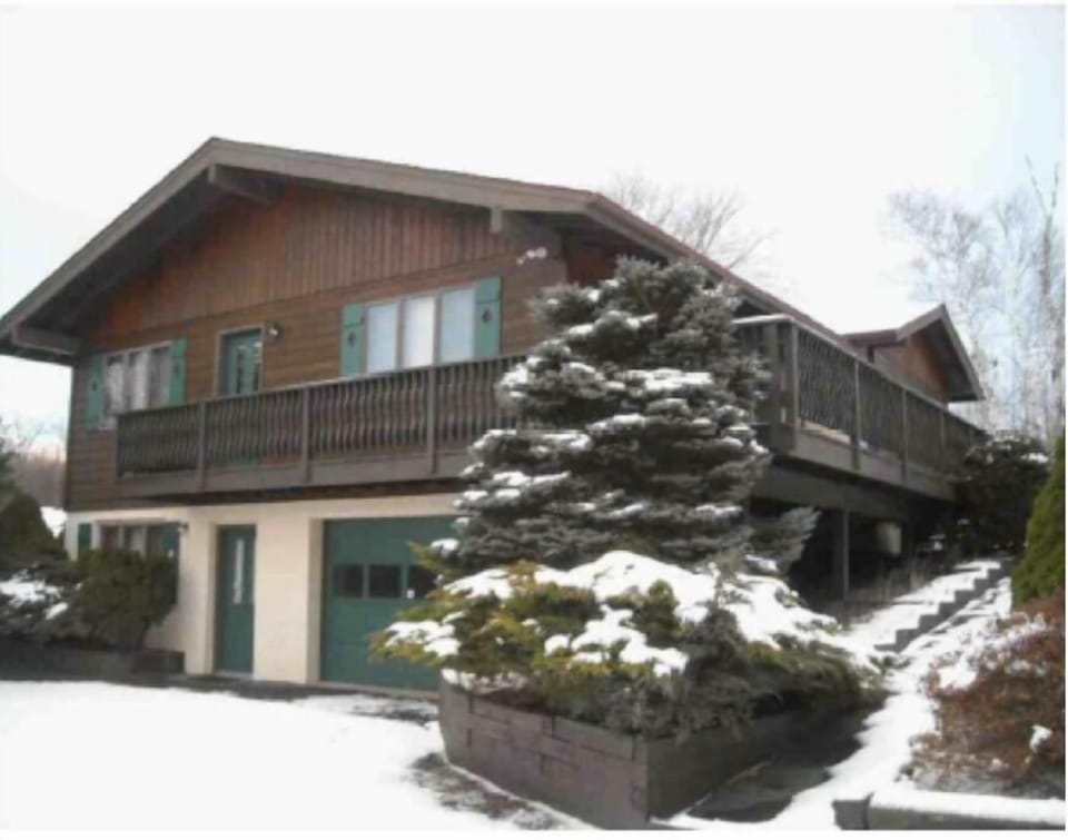 Mountain Chalet Exterior