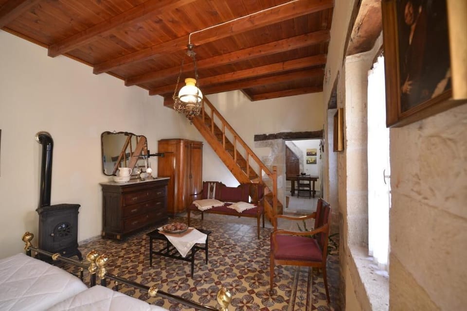 Traditional Suite, Multiple Beds | Soundproofing, free WiFi, bed sheets