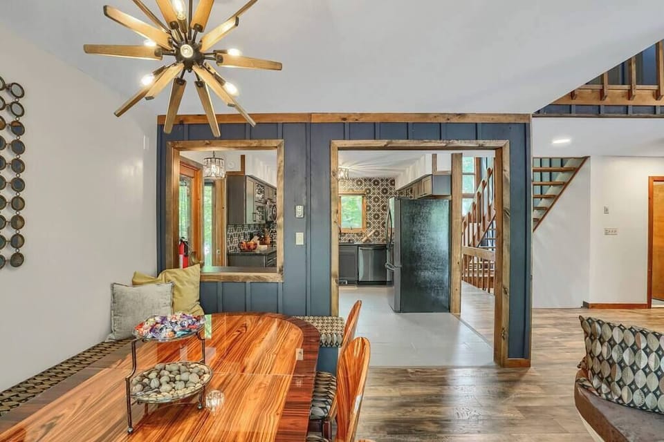 Dining with wrap around bench and chairs for 10