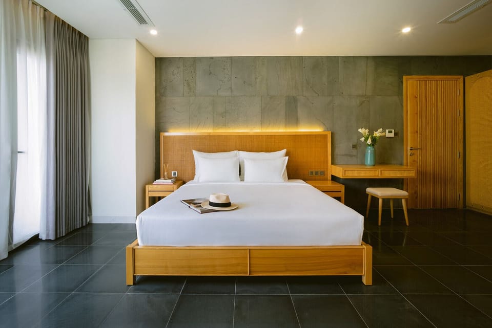 Signature Penthouse | Egyptian cotton sheets, premium bedding, desk, laptop workspace