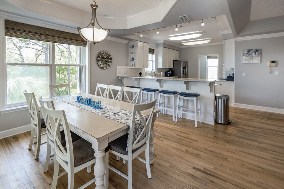 Serve your delicious meals easily at the lovely dining table.