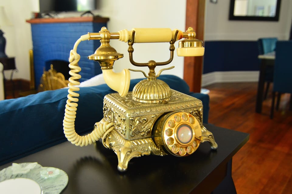 Livingroom antique details 