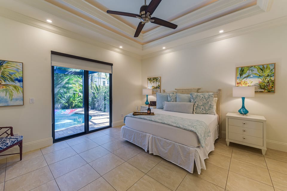 Master Suite - Relaxing King Suite with lanai access and ensuite bath