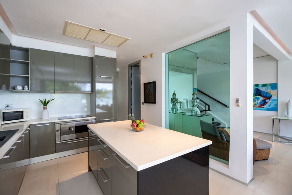 Elite Villa | Private kitchen | Fridge, microwave, oven, stovetop