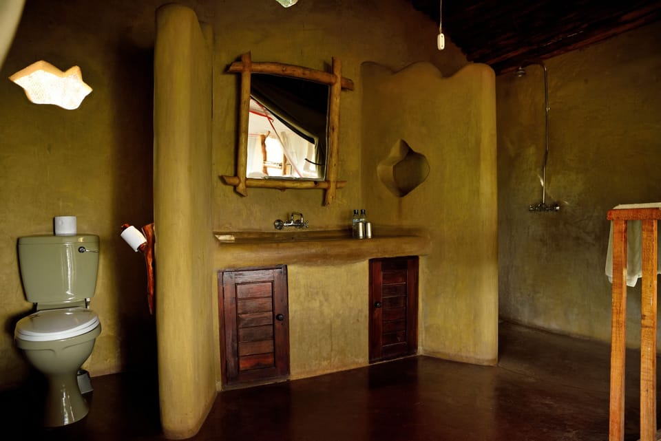 Deluxe Tent | Bathroom | Rainfall showerhead, free toiletries, hair dryer, bathrobes