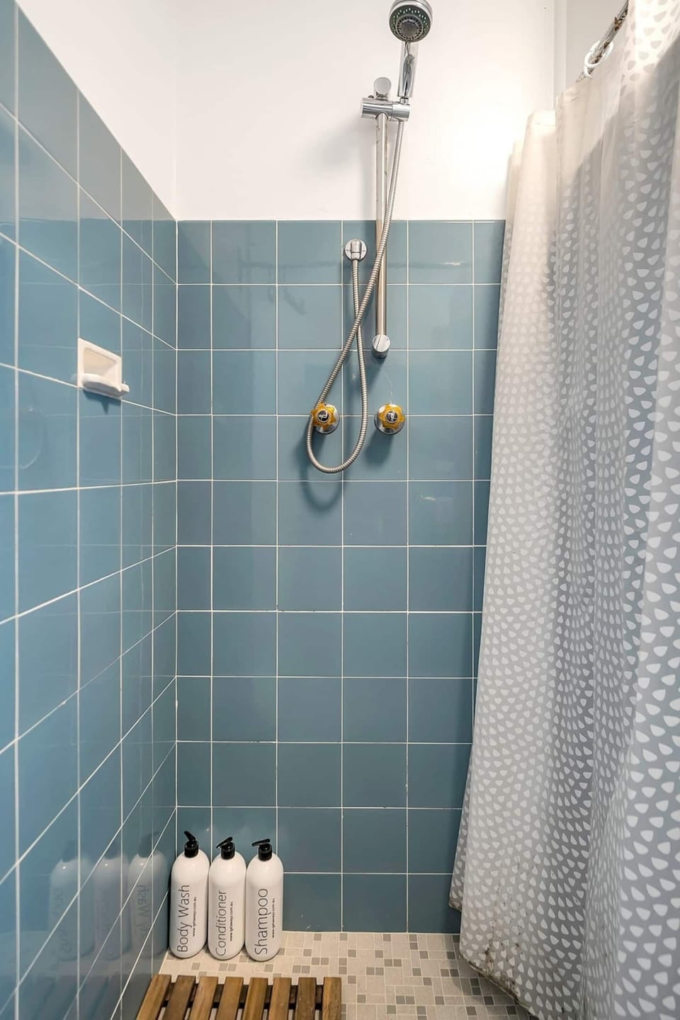 Getawayz NSW - Bay Court III -Spacious Waterside Studio next to Hayes Beach, Cafes & Ferry!