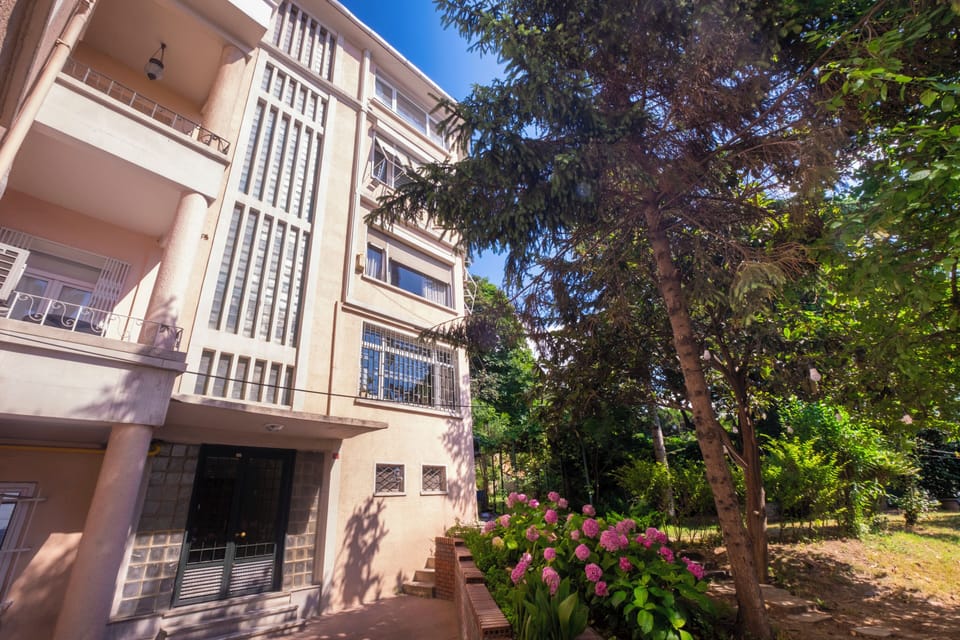 #73/4 is in the neighbouring building, reached through the courtyard from İnebolu Sokak 71