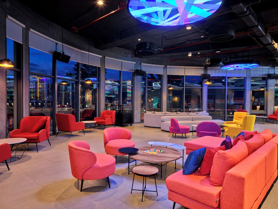 Lobby lounge