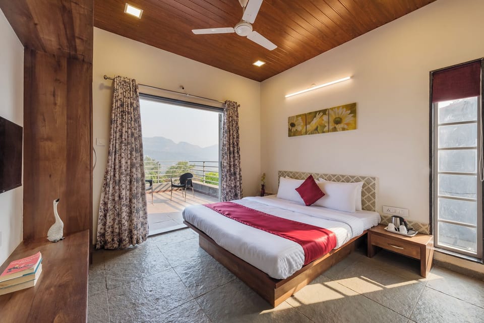 4 bedrooms, pillowtop beds, free WiFi, bed sheets