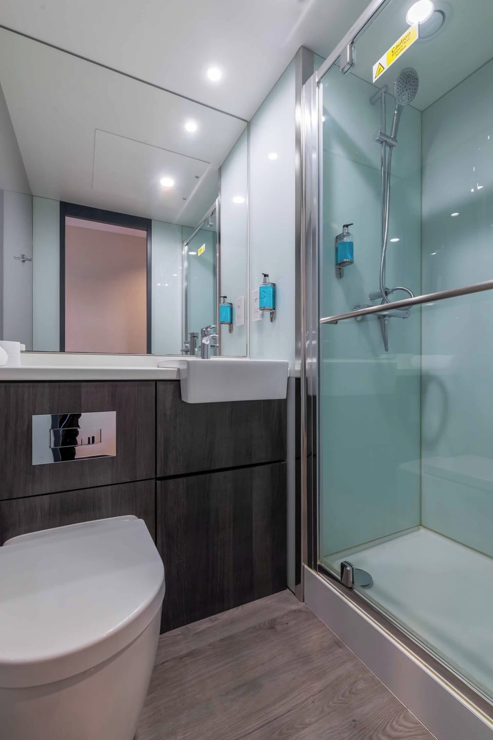 Twin Room, 2 Twin Beds | Bathroom | Shower, towels, soap, shampoo