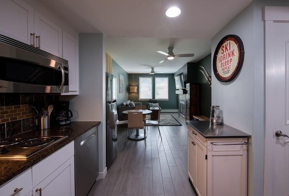 Condo, 1 Bedroom | Private kitchen | Oven, coffee/tea maker, toaster
