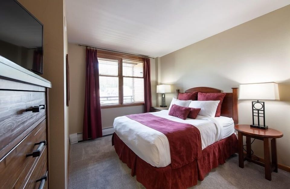Condo, 1 Bedroom | 1 bedroom, iron/ironing board, WiFi (free)