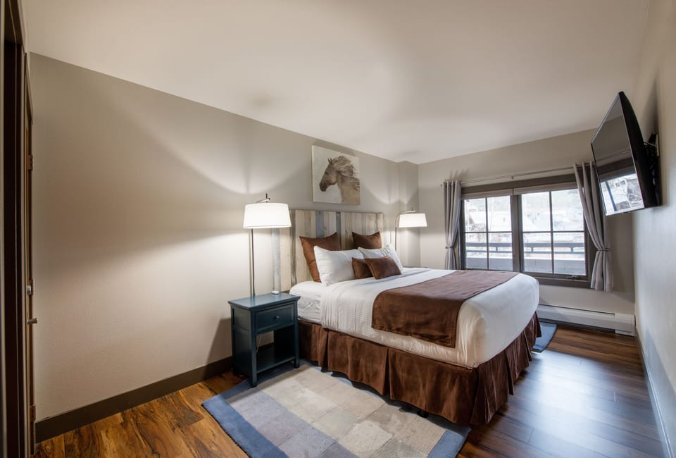 Condo, 1 Bedroom | 1 bedroom, iron/ironing board, WiFi (free)