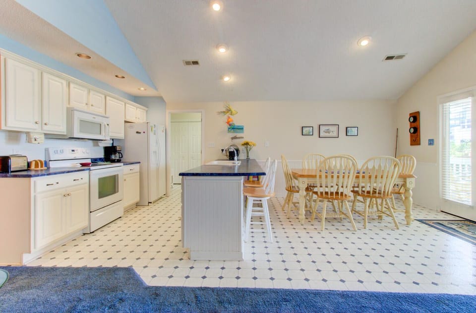 Safe Haven-Kitchen Eating Area