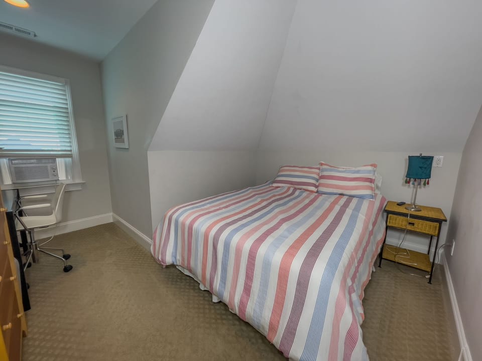 Queen Bedroom Top Floor