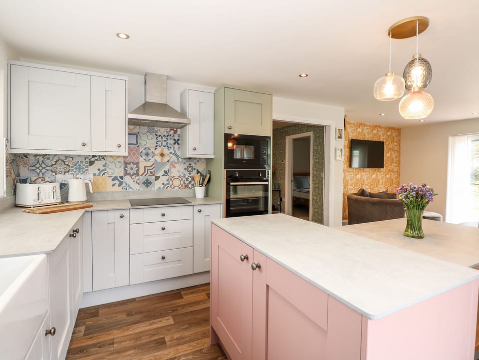 Fridge, dishwasher, electric kettle, cookware/dishes/utensils
