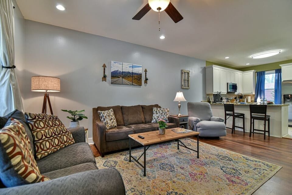 Open floor plan is great for entertaining!