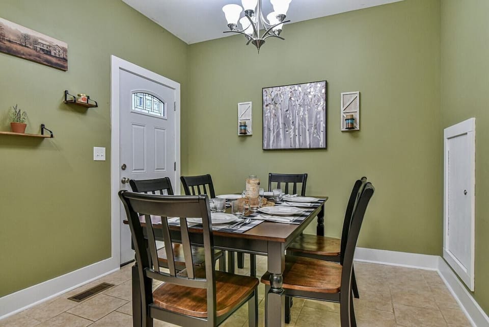 Dining room with seating for 6