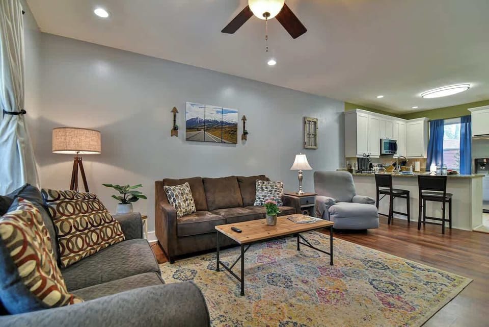 Open floor plan is great for entertaining!