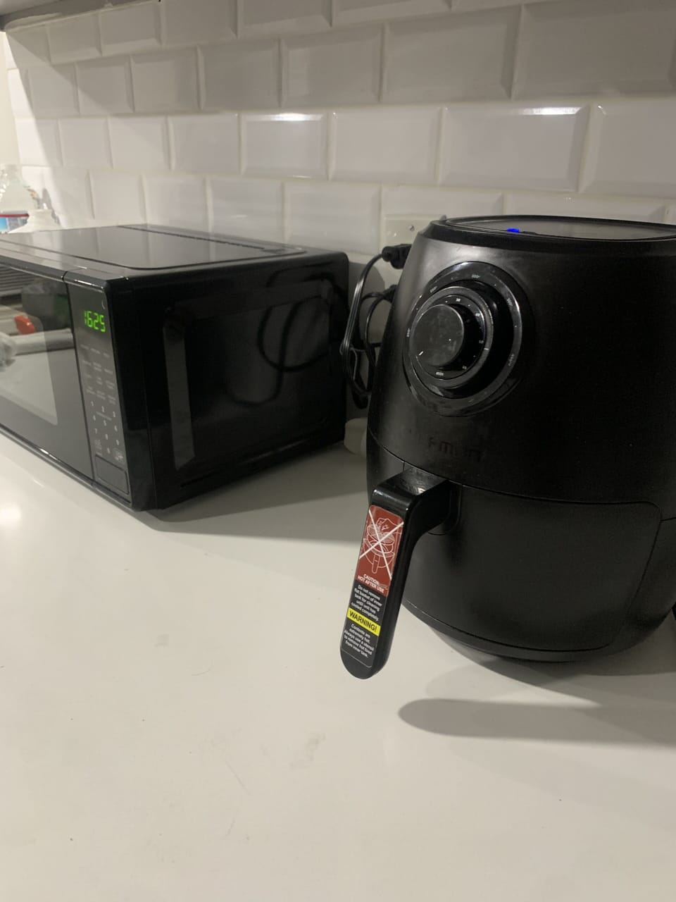 Coffee/tea maker, full-size fridge, microwave, toaster