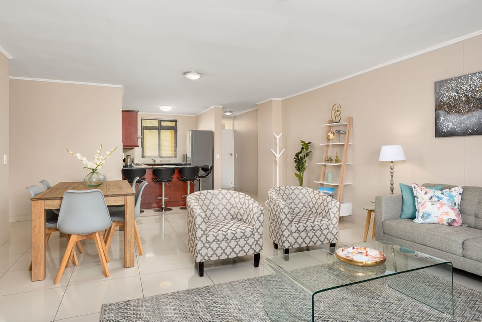 Deluxe Apartment | Living area | 50-inch flat-screen TV with cable channels, TV