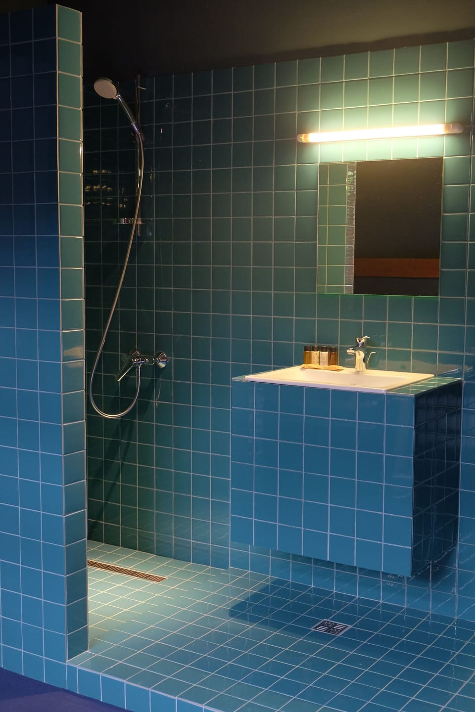 Standard Double Room | Bathroom | Free toiletries, hair dryer, bathrobes, slippers