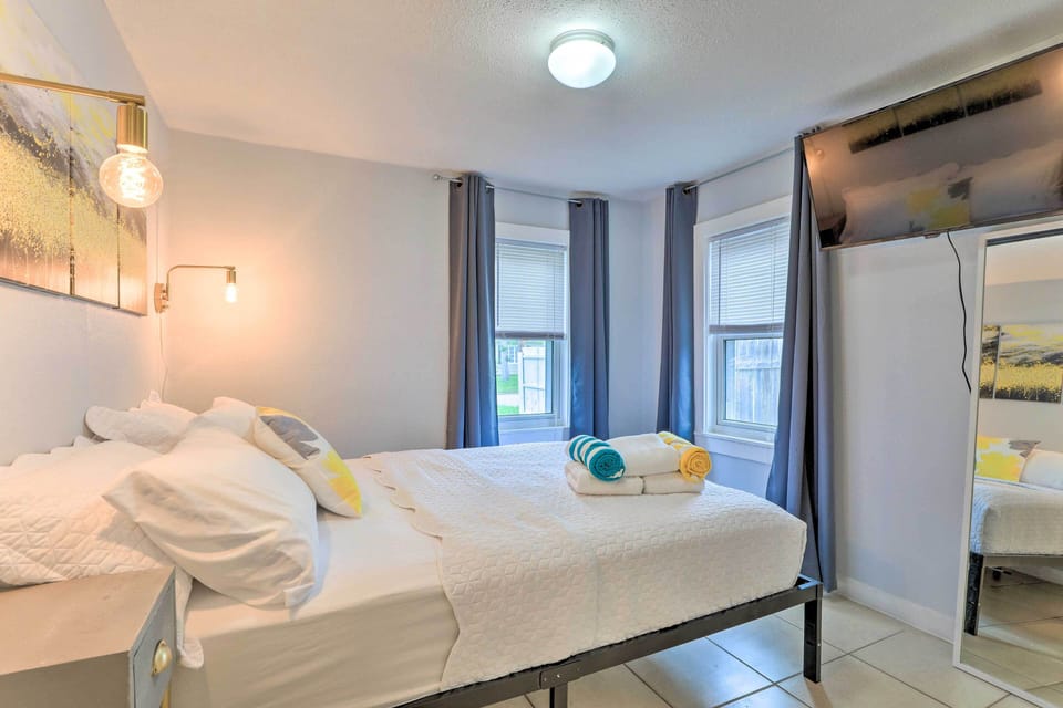 Bedroom 1 | Queen Bed | Linens Provided