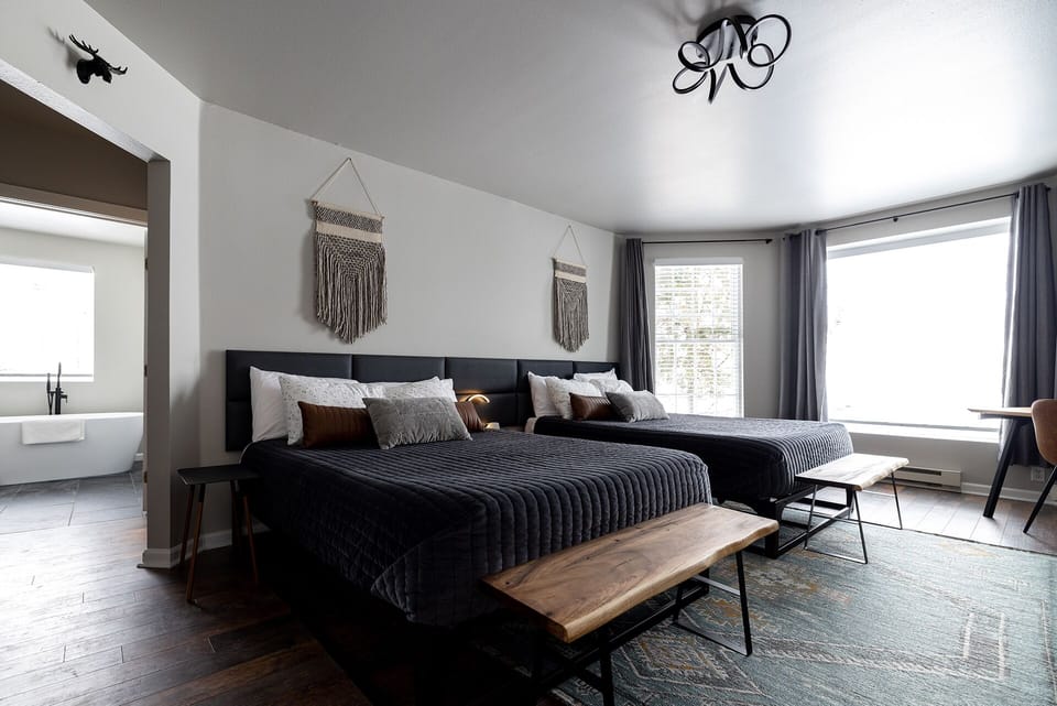 Moose | Premium bedding, pillowtop beds, minibar, free WiFi