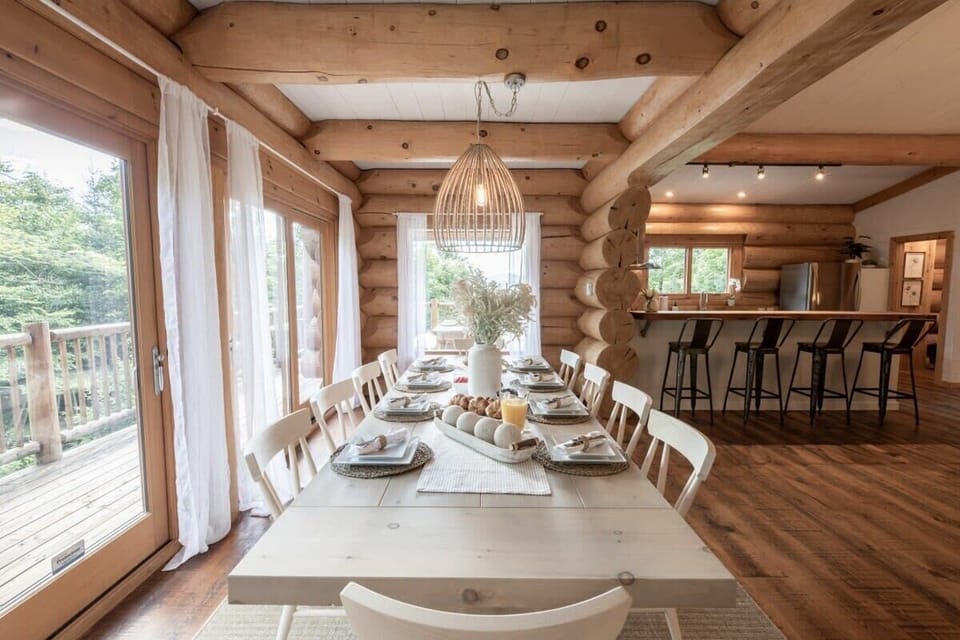 Magnifique salle à manger lumineuse, parfaite pour partager un bon repas