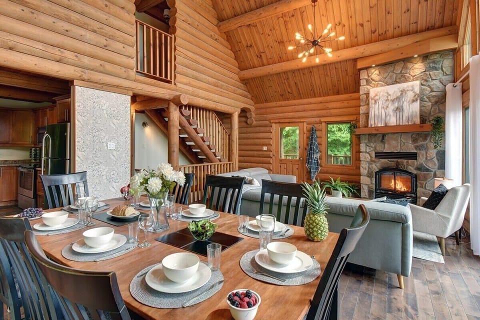 Dining room/salle a manger 