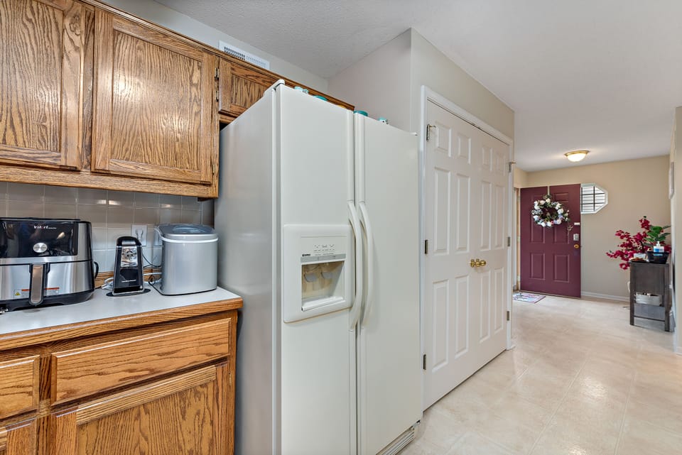 Fully stocked kitchen with cookware and essentials—no food provided.