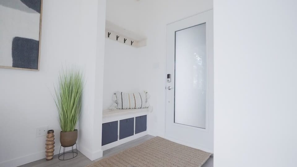 Small area to accommodate your belongings and prepare before you leave.