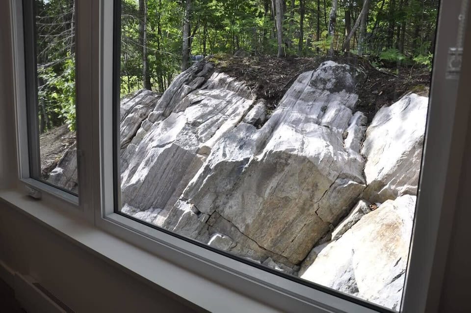 La vue de la chambre king sur cette paroi rocheuse