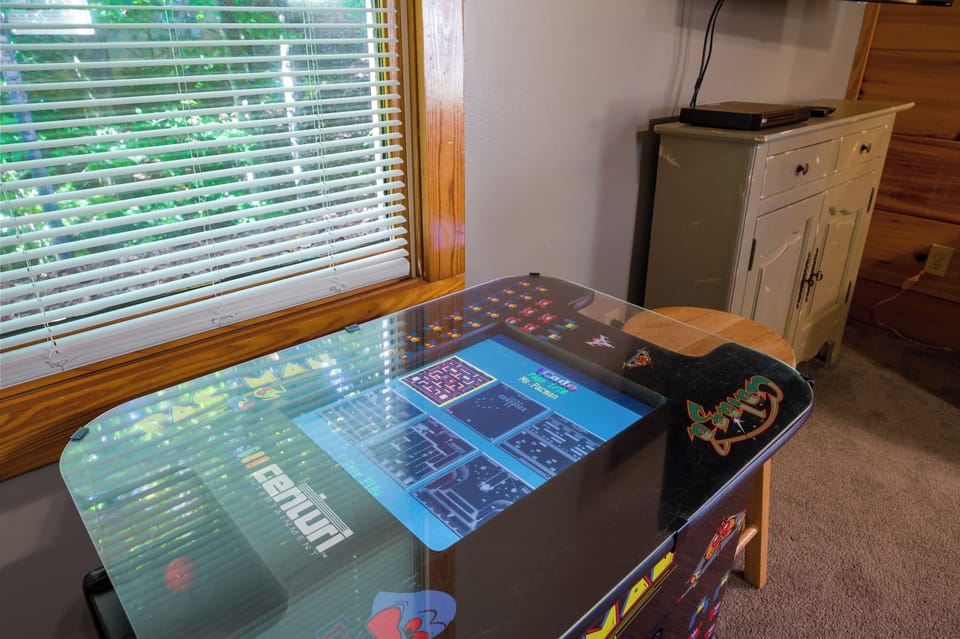 Over 60 fun, retro arcade games