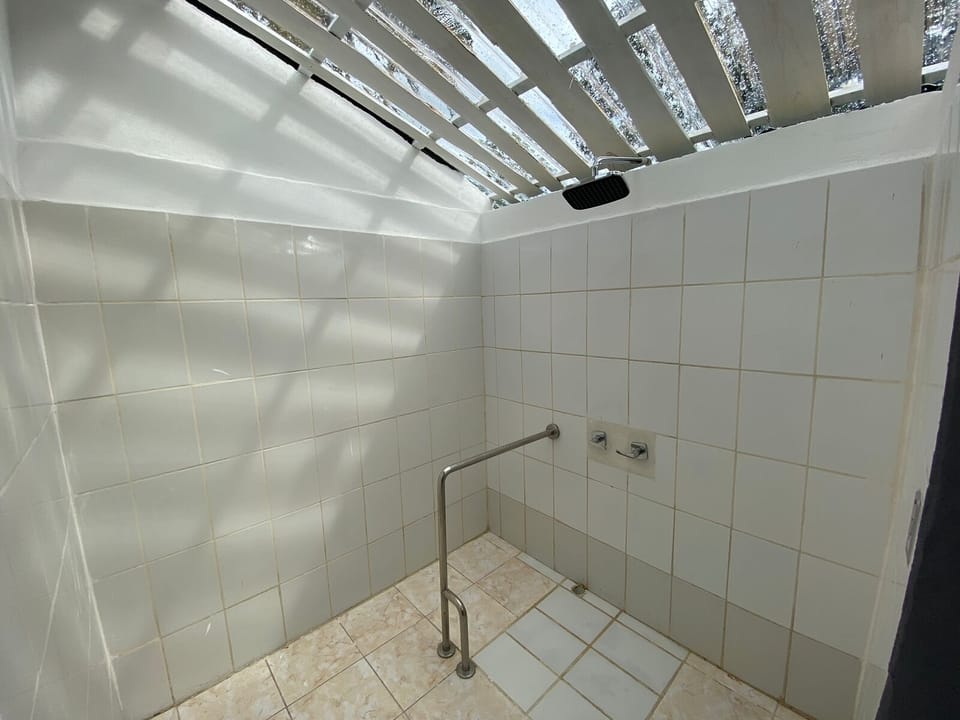 Villa 4PX | Bathroom | Shower, rainfall showerhead, towels, soap